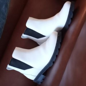 Sorel 8.5 Lennox Chelsea boots